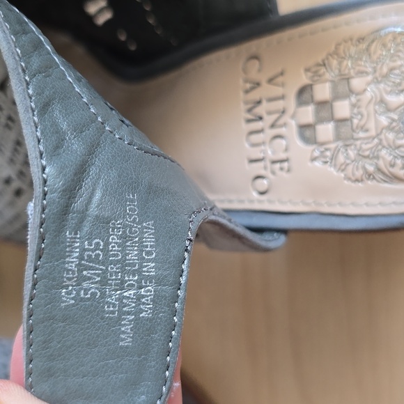 Vince Camuto Keannie Leather Open Toe Stacked Gray Block Heels Sandals Size 5M - Picture 10 of 10